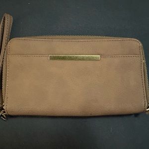 Vegan wristlet wallet